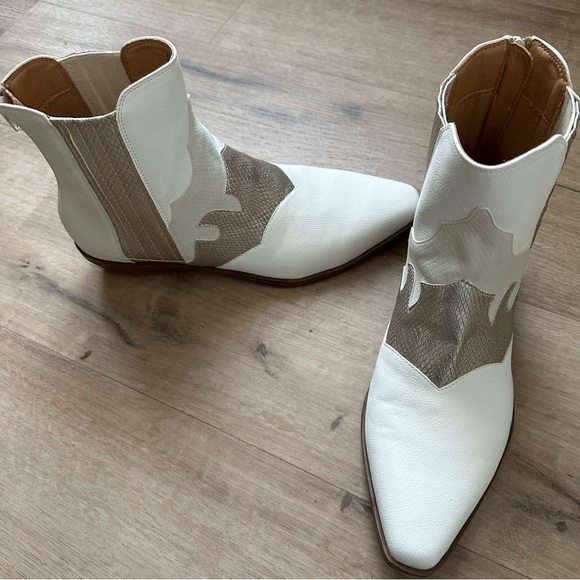 White and gold western ankle boots 9.5 - Picture 2 of 3
